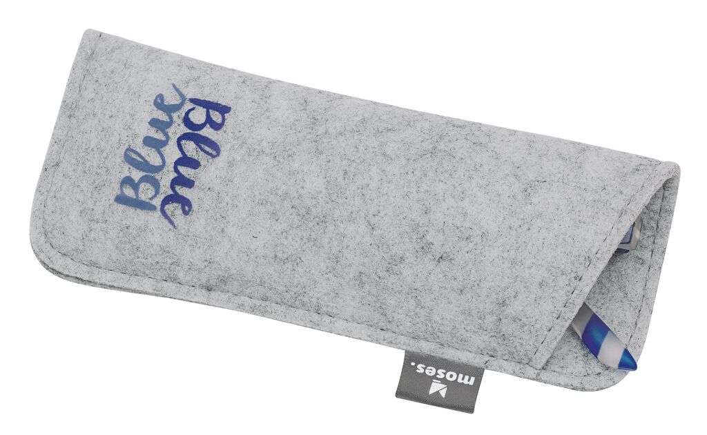 Hellgraues Filz-Etui mit blauer Aufschrift "Blue Bermuda" und zwei Stiften, Marke: moses. Verlag