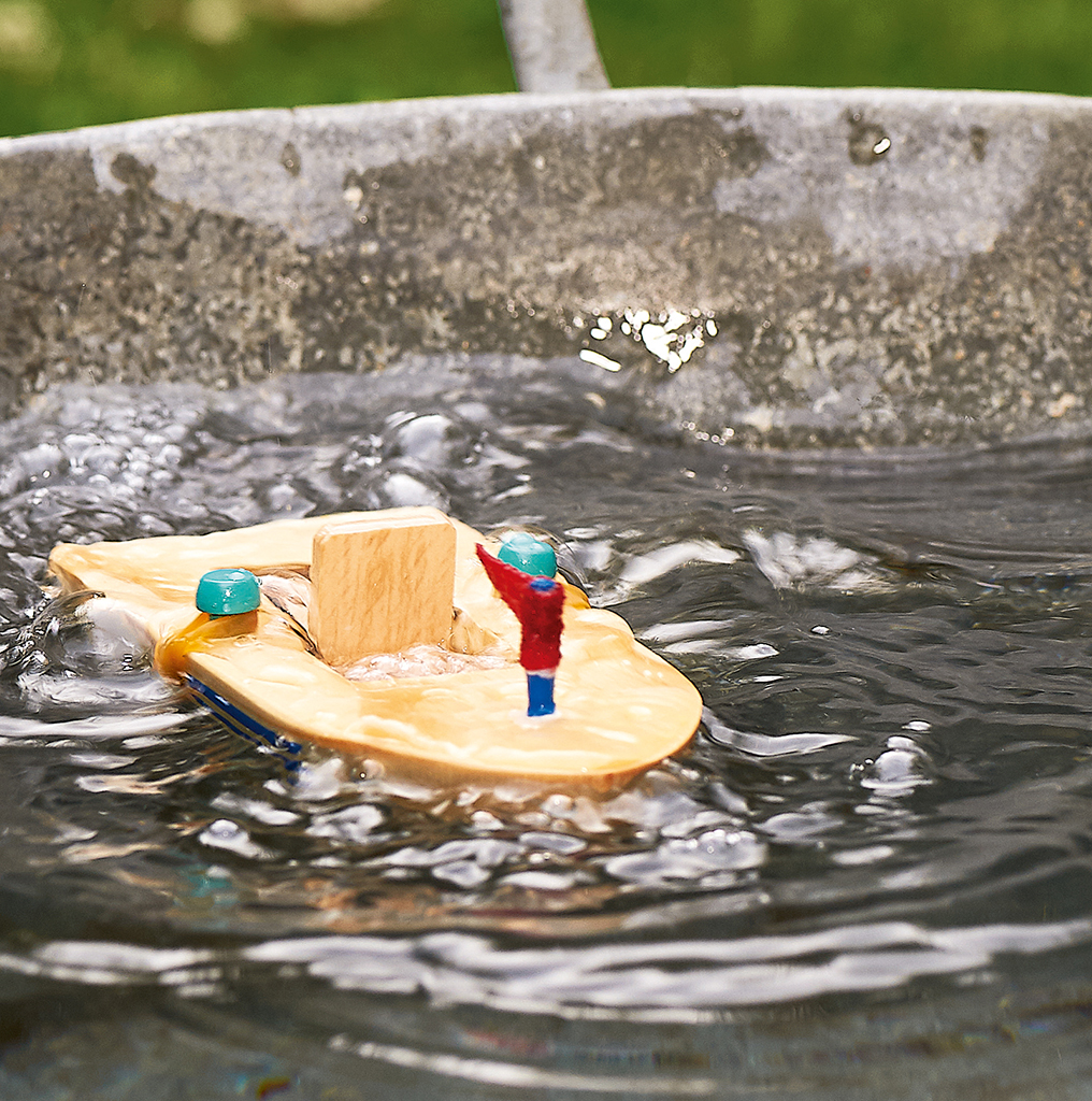 Holzboot mit Gummimotor Holzboot mit Gummimotor