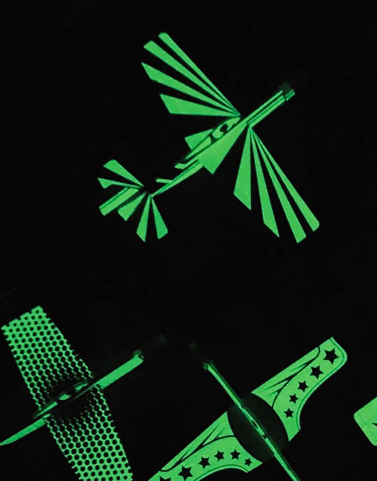 Leuchtender Segelflieger Glow in the Dark (versch. Designs)